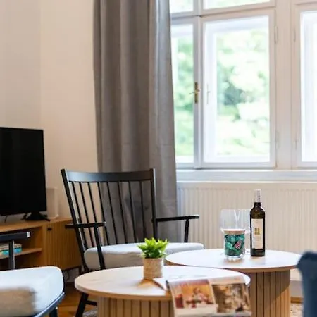 Historic Charm In Apartament Bratysława