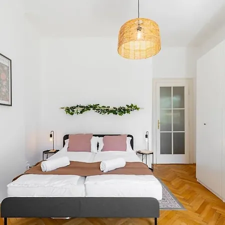 Appartamento Historic Charm In *