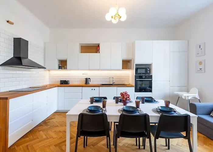 Historic Charm In Apartmán *